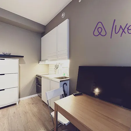 Modern 4 Guests Comfortable Bed And Sofa Bed Apartment