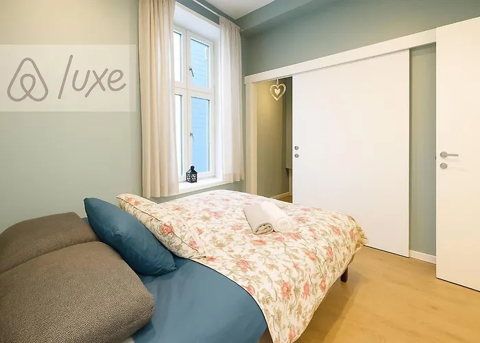 Modern 4 Guests Comfortable Bed And Sofa Bed * Осло