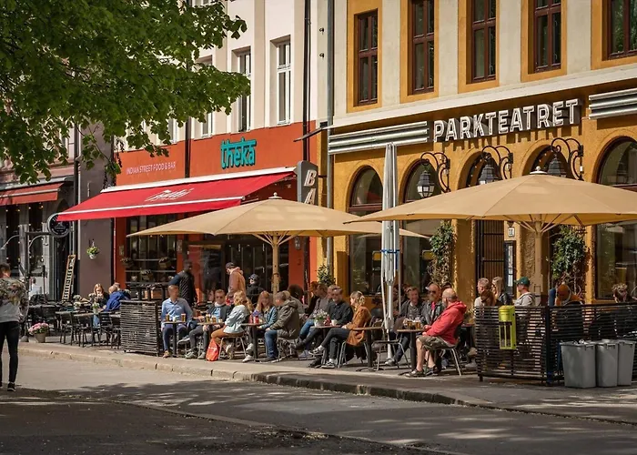 Modern 4 Guests Comfortable Bed And Sofa Bed